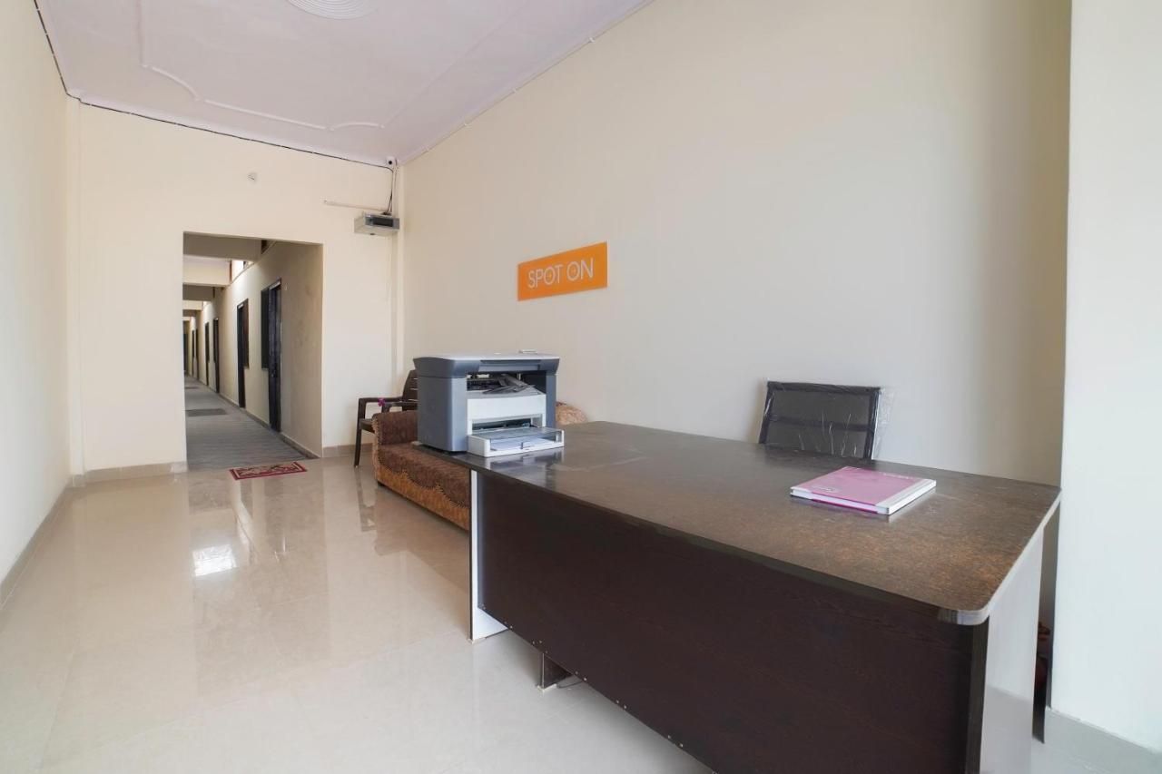 Spot On 67119 Hotel Shivam Residency Rampura  Екстер'єр фото